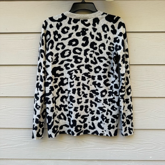 White + Warren Gray Animal Print 100% Cashmere Sweater Womens Size Small - Picture 9 of 9